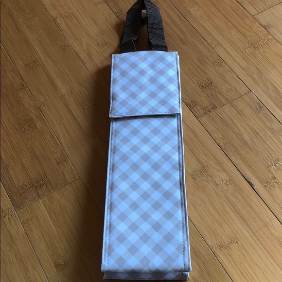 thirty-one Handbags - NWT 31 Perfect Bottle Thermal Taupe Gingham